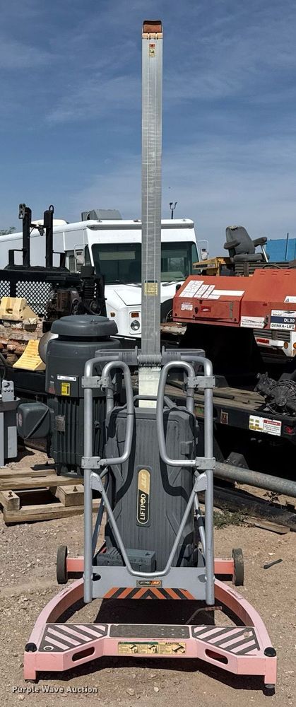 image for item DX5629 JLG FS80 D3 vertical lift