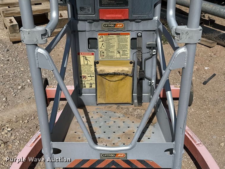 image for item DX5629 JLG FS80 D3 vertical lift