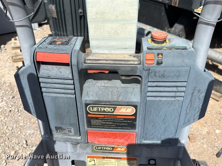 image for item DX5629 JLG FS80 D3 vertical lift