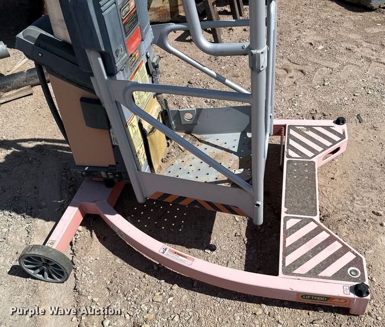 image for item DX5629 JLG FS80 D3 vertical lift
