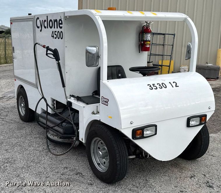 image for item DX5643 2011 Nilfisk-Advance Cyclone 4500 4WS surface cleaner