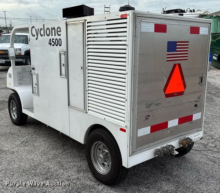 image for item DX5643 2011 Nilfisk-Advance Cyclone 4500 4WS surface cleaner