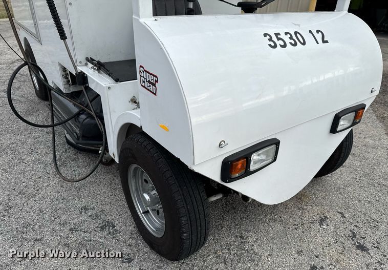 image for item DX5643 2011 Nilfisk-Advance Cyclone 4500 4WS surface cleaner