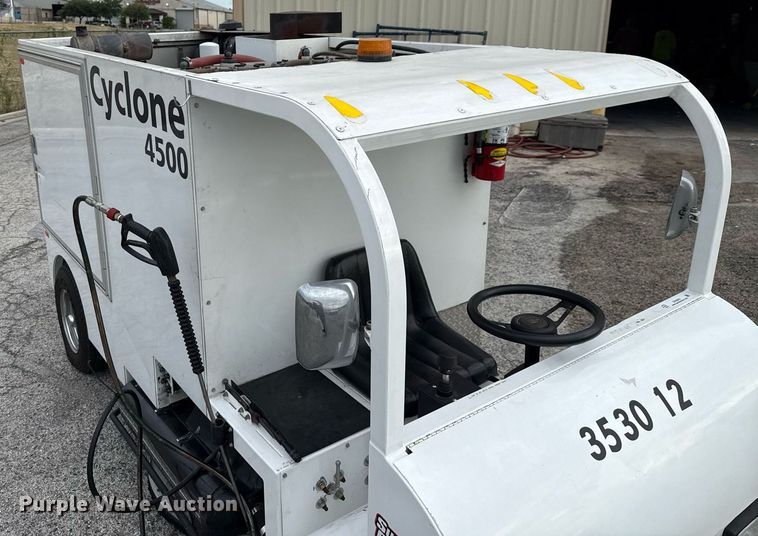 image for item DX5643 2011 Nilfisk-Advance Cyclone 4500 4WS surface cleaner