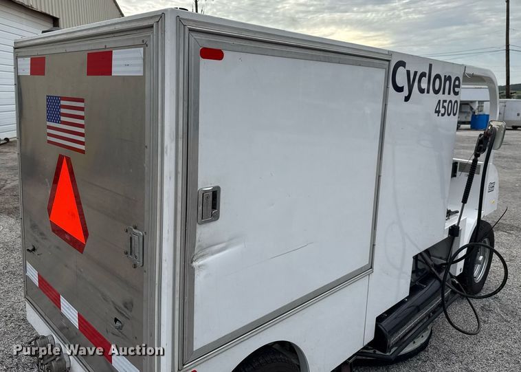 image for item DX5643 2011 Nilfisk-Advance Cyclone 4500 4WS surface cleaner