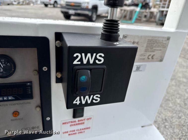 image for item DX5643 2011 Nilfisk-Advance Cyclone 4500 4WS surface cleaner