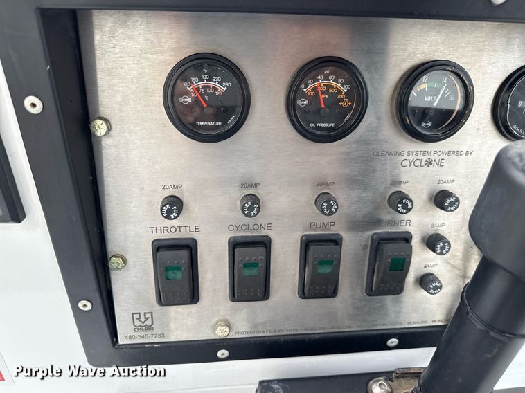 image for item DX5643 2011 Nilfisk-Advance Cyclone 4500 4WS surface cleaner