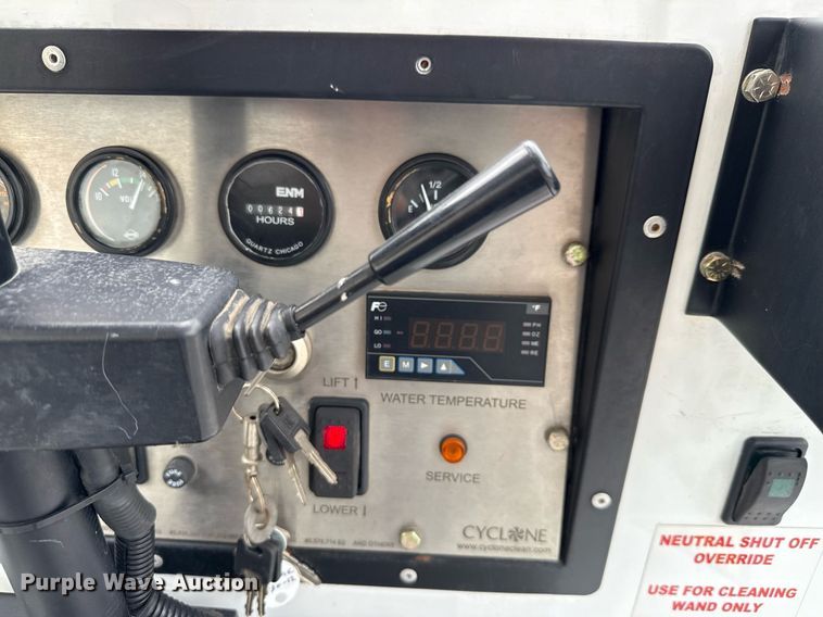 image for item DX5643 2011 Nilfisk-Advance Cyclone 4500 4WS surface cleaner