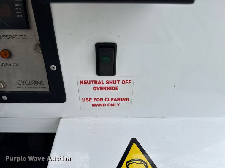 image for item DX5643 2011 Nilfisk-Advance Cyclone 4500 4WS surface cleaner