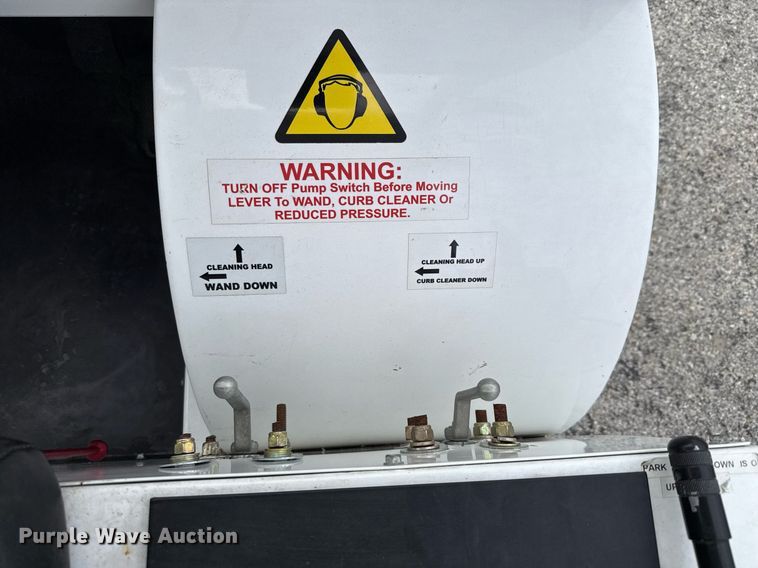 image for item DX5643 2011 Nilfisk-Advance Cyclone 4500 4WS surface cleaner