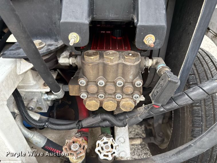 image for item DX5643 2011 Nilfisk-Advance Cyclone 4500 4WS surface cleaner