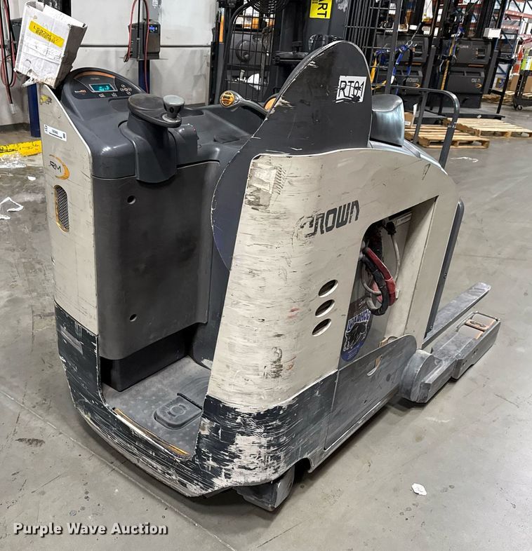 image for item DX5662 2017 Crown RM6025-45 reach truck