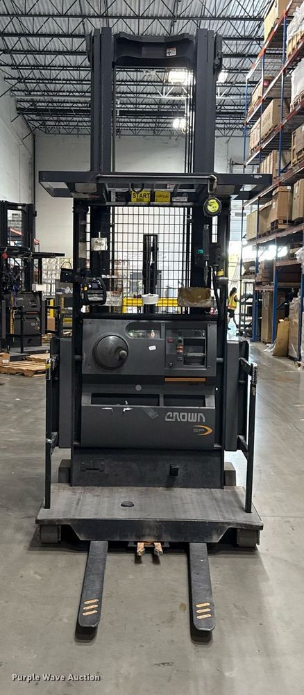 image for item DX5663 2017 Crown SP4050-30 order picker