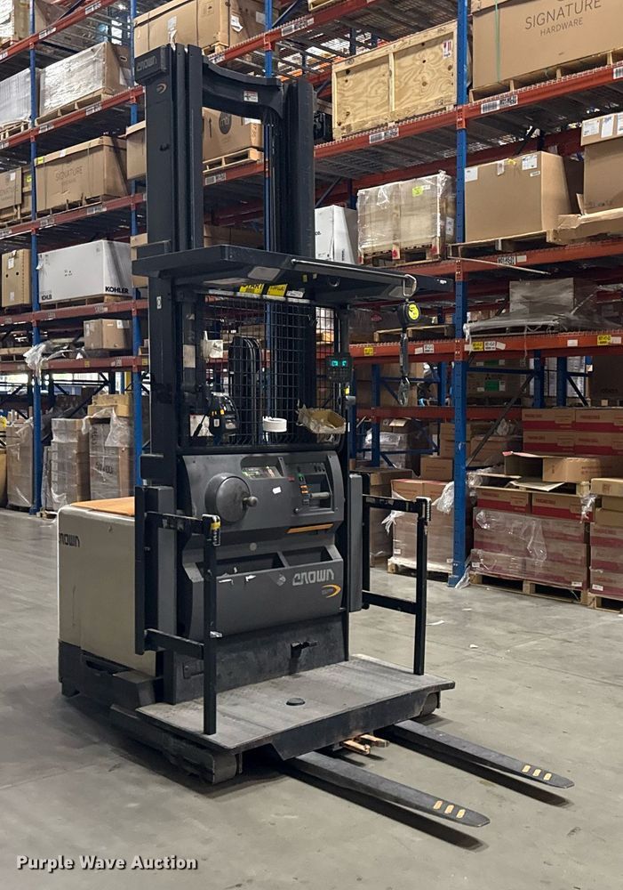 image for item DX5663 2017 Crown SP4050-30 order picker