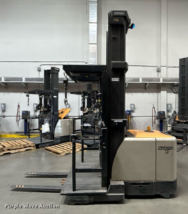 image for item DX5663 2017 Crown SP4050-30 order picker