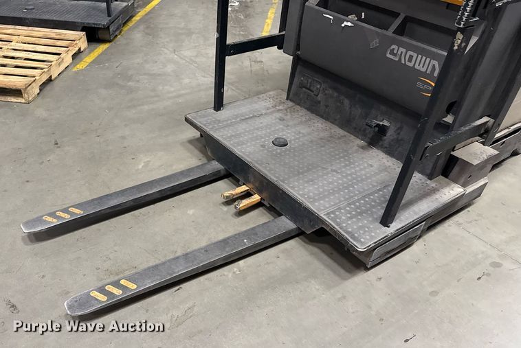 image for item DX5663 2017 Crown SP4050-30 order picker