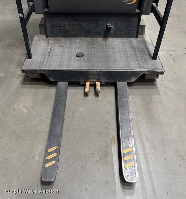 image for item DX5663 2017 Crown SP4050-30 order picker