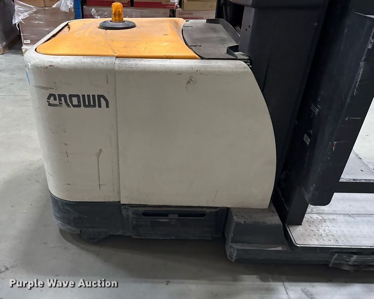 image for item DX5663 2017 Crown SP4050-30 order picker