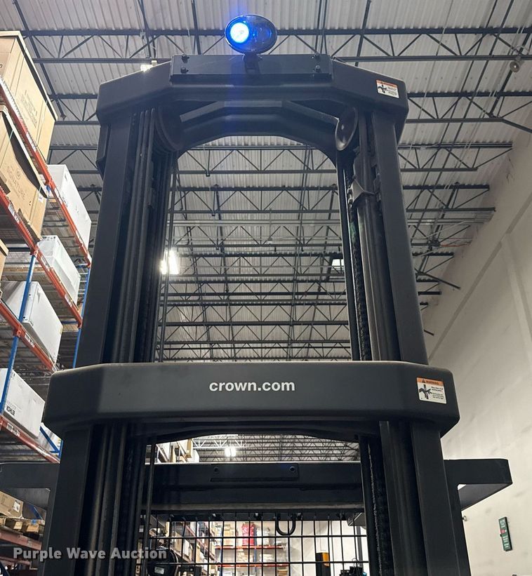 image for item DX5663 2017 Crown SP4050-30 order picker