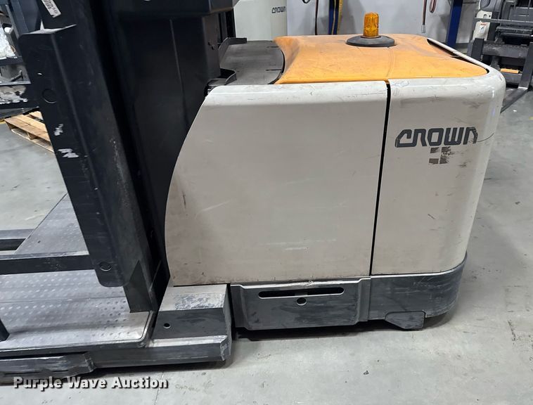 image for item DX5663 2017 Crown SP4050-30 order picker