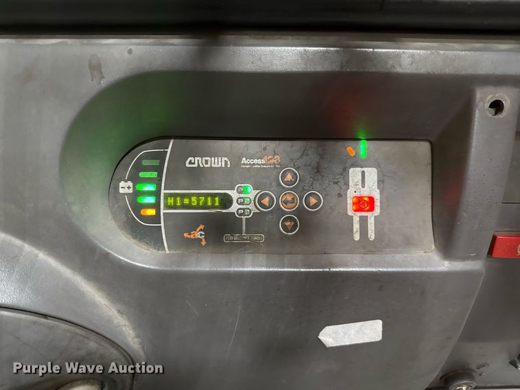 image for item DX5663 2017 Crown SP4050-30 order picker