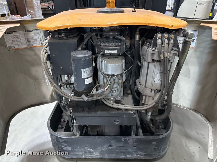 image for item DX5663 2017 Crown SP4050-30 order picker