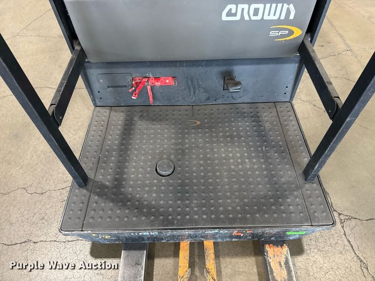 image for item DX5664 2017 Crown SP3520-30 order picker