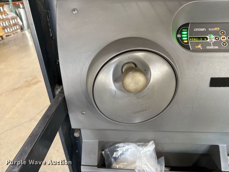 image for item DX5664 2017 Crown SP3520-30 order picker