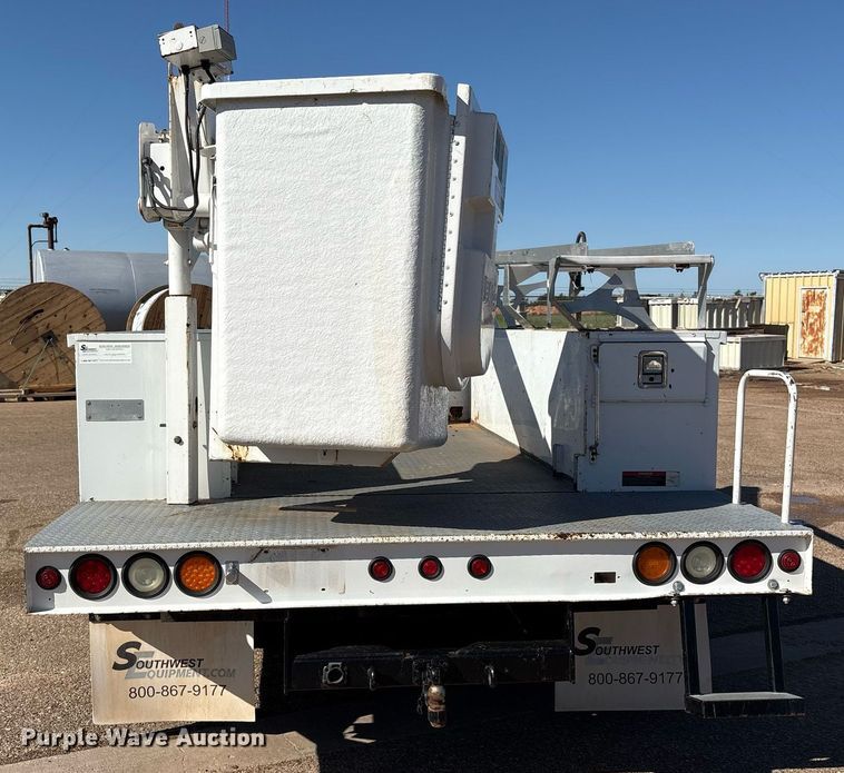 image for item DX8005 2011 Ford F350 Super Duty bucket truck