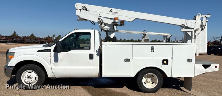 image for item DX8005 2011 Ford F350 Super Duty bucket truck