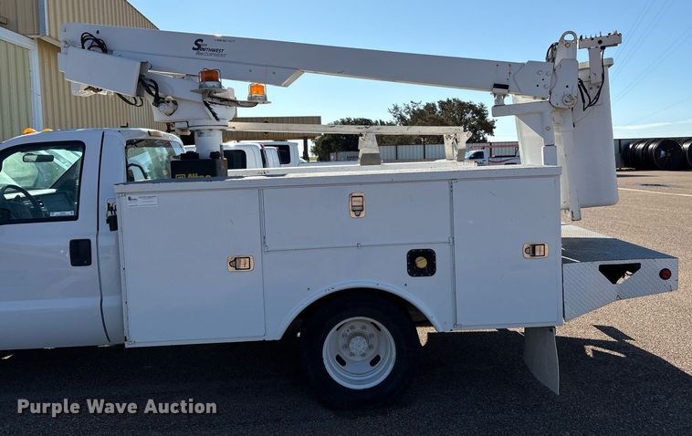 image for item DX8005 2011 Ford F350 Super Duty bucket truck