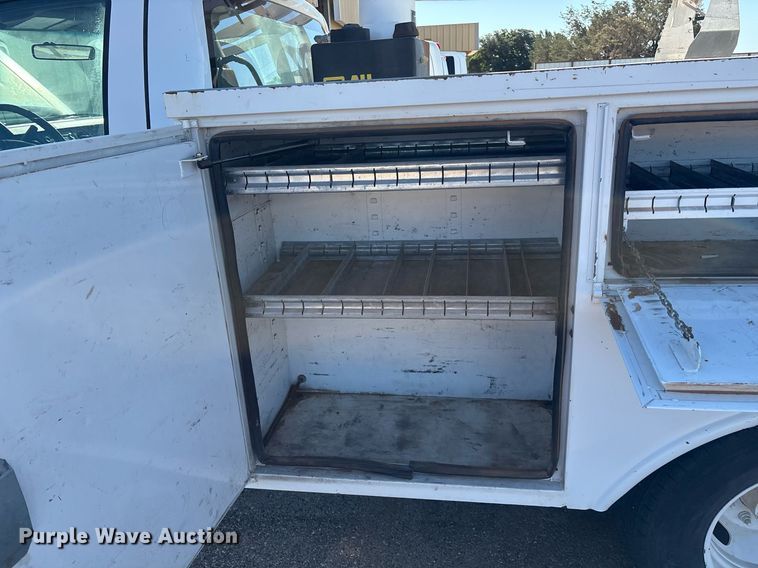 image for item DX8005 2011 Ford F350 Super Duty bucket truck