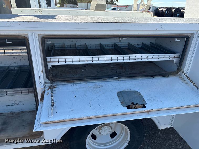 image for item DX8005 2011 Ford F350 Super Duty bucket truck