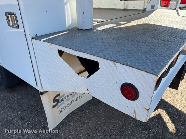 image for item DX8005 2011 Ford F350 Super Duty bucket truck