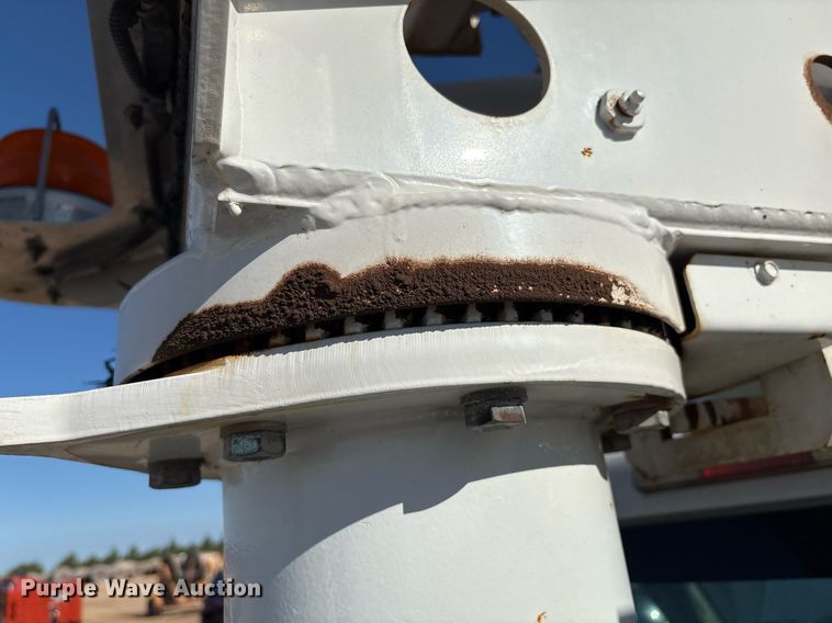 image for item DX8005 2011 Ford F350 Super Duty bucket truck