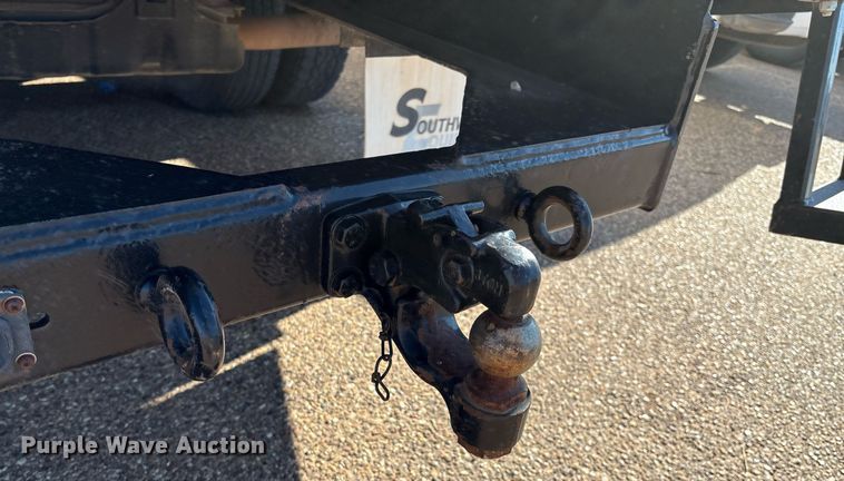 image for item DX8005 2011 Ford F350 Super Duty bucket truck