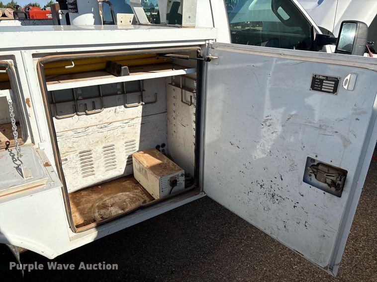 image for item DX8005 2011 Ford F350 Super Duty bucket truck