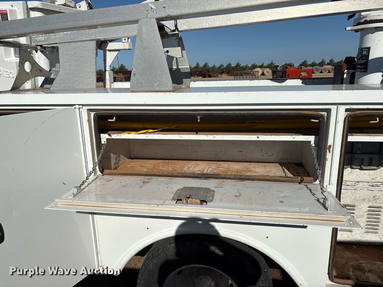 image for item DX8005 2011 Ford F350 Super Duty bucket truck