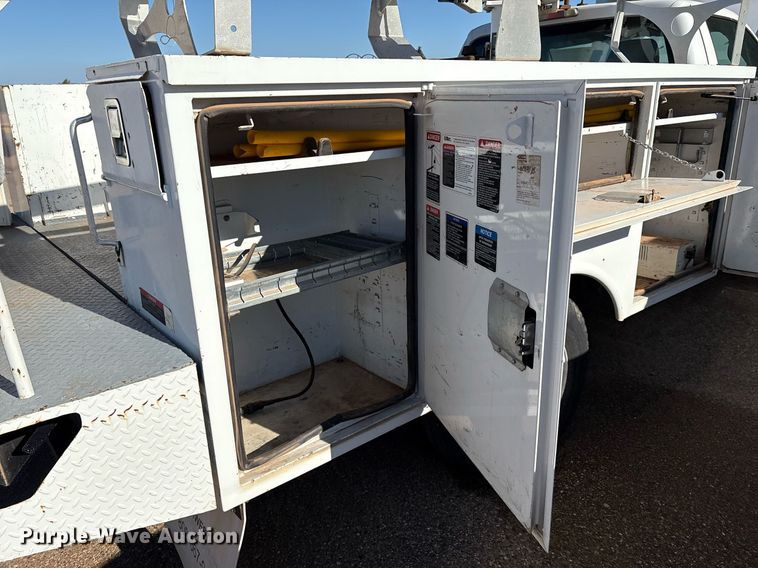 image for item DX8005 2011 Ford F350 Super Duty bucket truck