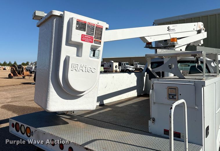 image for item DX8005 2011 Ford F350 Super Duty bucket truck