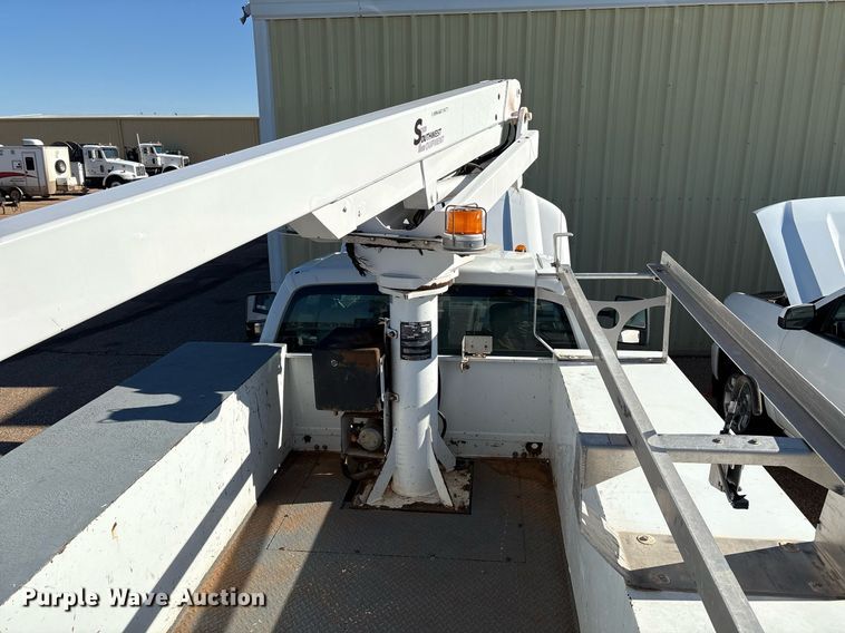 image for item DX8005 2011 Ford F350 Super Duty bucket truck