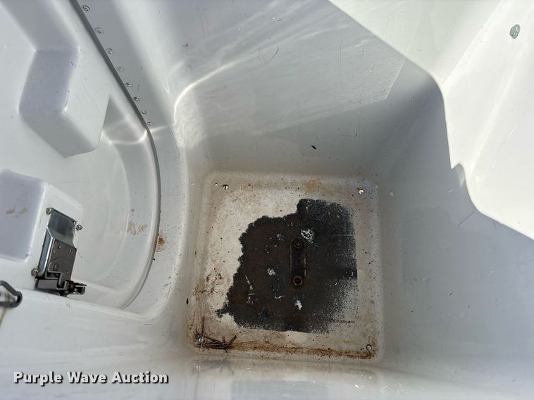 image for item DX8005 2011 Ford F350 Super Duty bucket truck