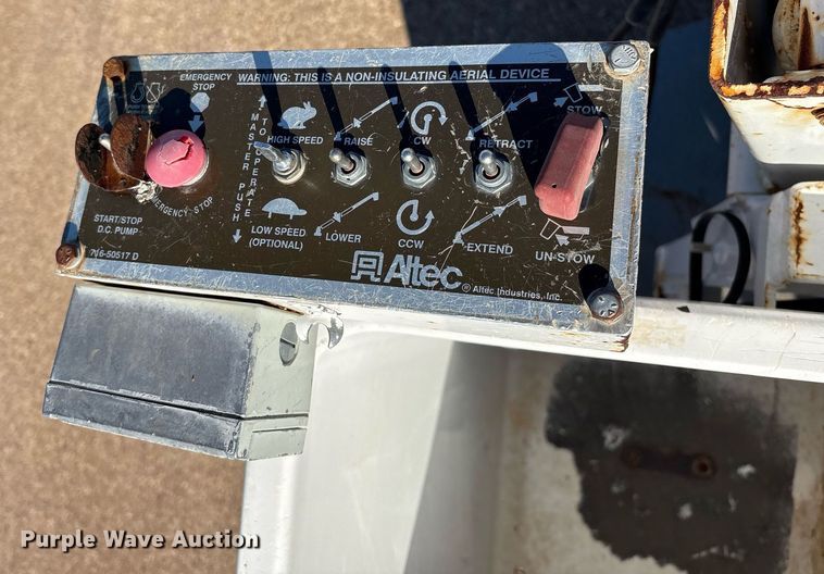 image for item DX8005 2011 Ford F350 Super Duty bucket truck