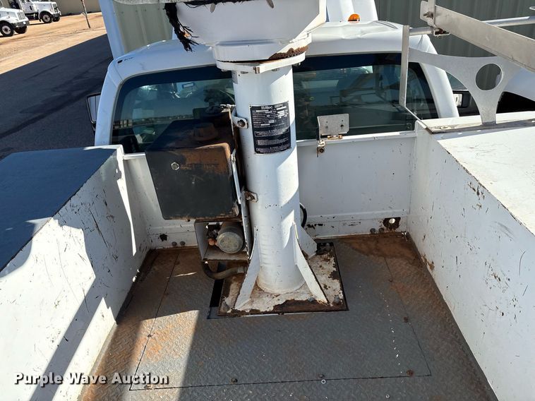 image for item DX8005 2011 Ford F350 Super Duty bucket truck