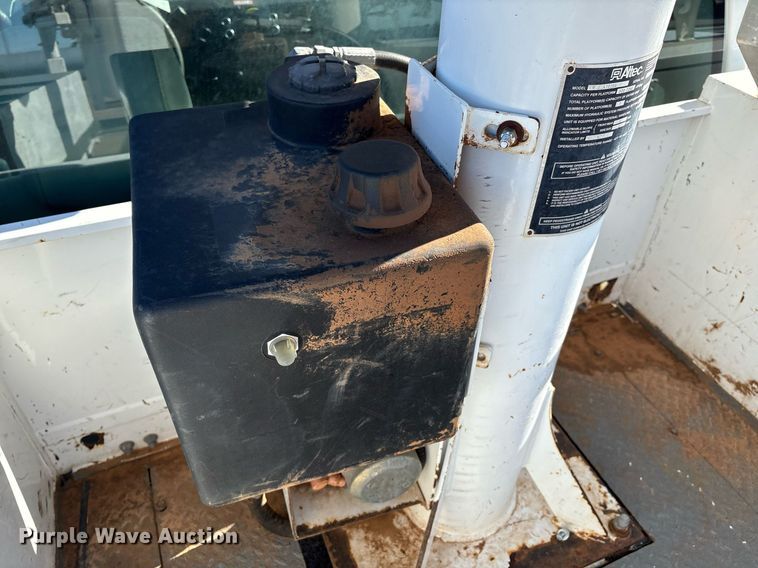 image for item DX8005 2011 Ford F350 Super Duty bucket truck