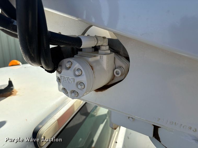 image for item DX8005 2011 Ford F350 Super Duty bucket truck