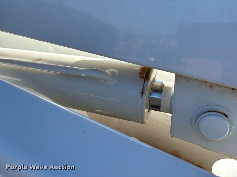 image for item DX8005 2011 Ford F350 Super Duty bucket truck