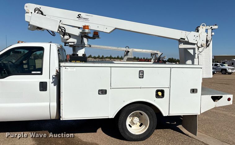image for item DX8005 2011 Ford F350 Super Duty bucket truck