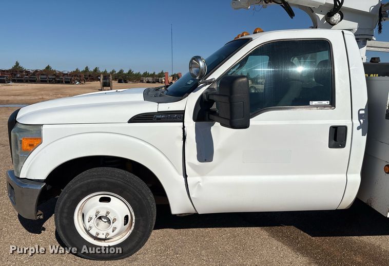 image for item DX8005 2011 Ford F350 Super Duty bucket truck