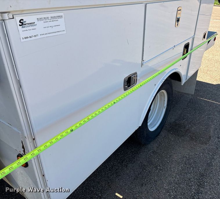 image for item DX8005 2011 Ford F350 Super Duty bucket truck